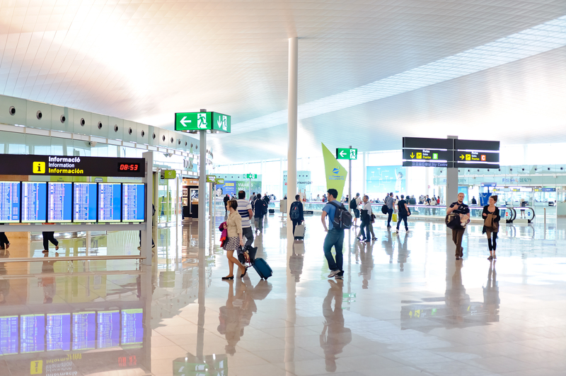 El Aeropuerto Barcelona–El Prat sirve al área de Barcelona y Cataluña. 